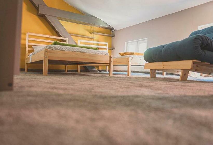 공동 객실, Temple House