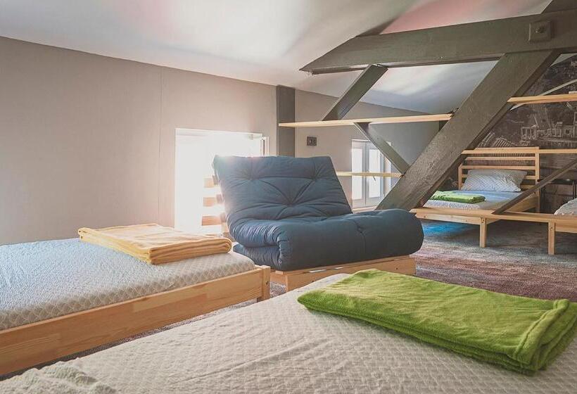 공동 객실, Temple House