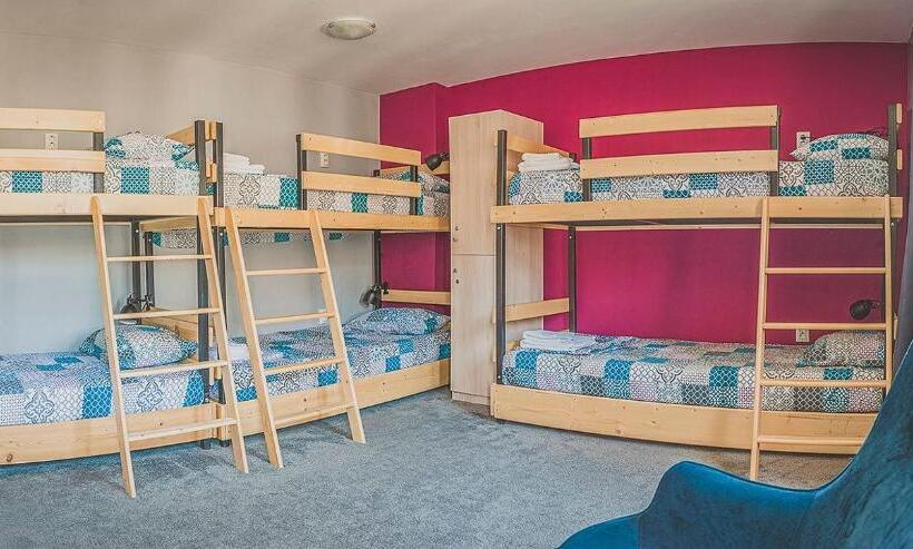 공동 객실, Temple House