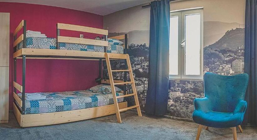 공동 객실, Temple House