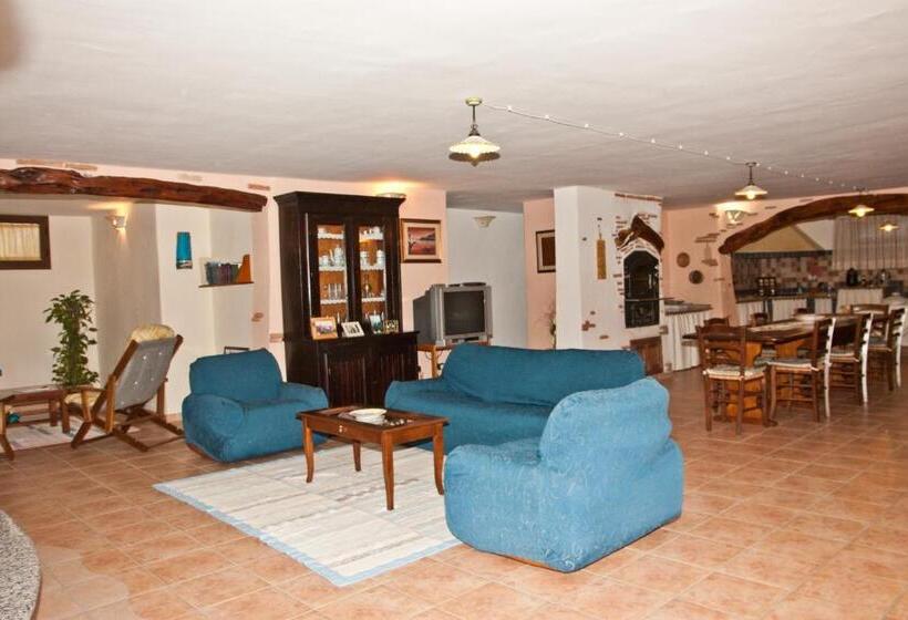 バス共有のスタンダードルーム, B&b Villa Tancau