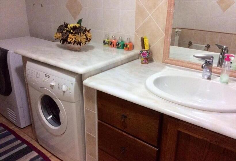 バス共有のスタンダードルーム, B&b Villa Tancau