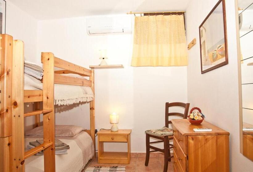 バス共有のスタンダードルーム, B&b Villa Tancau