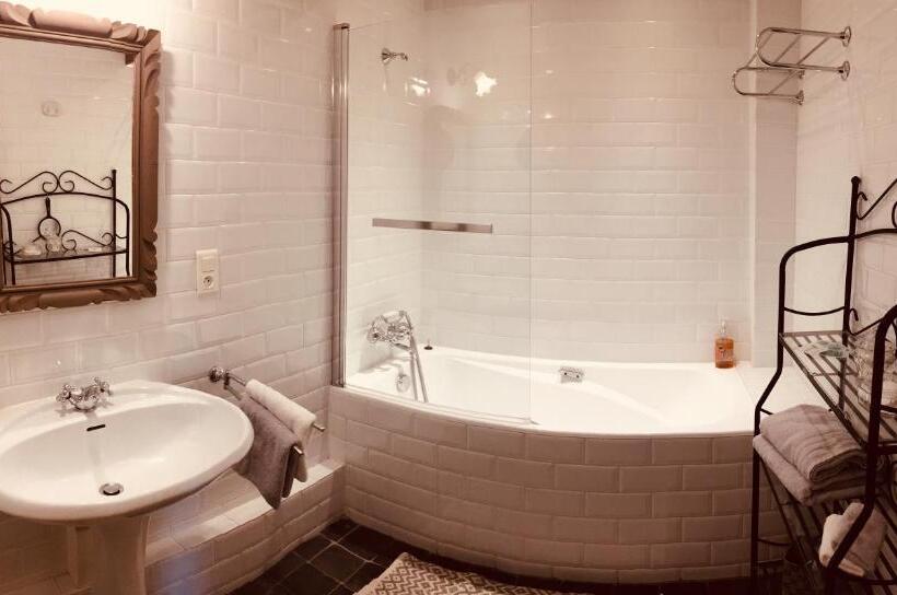 חדר סטנדרט, Au 16 Place Saint Louis