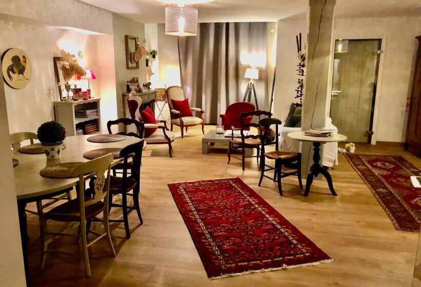 آپارتمان 1 خوابه, Au 16 Place Saint Louis