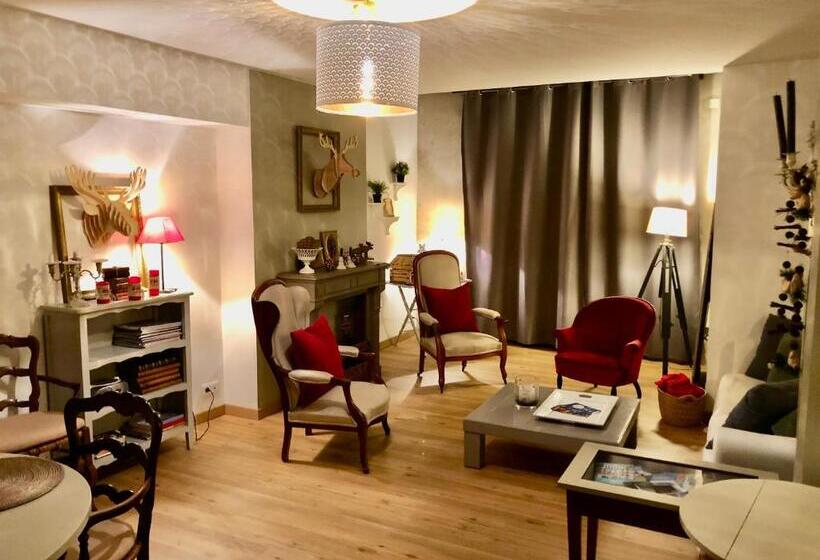 דירת חדר, Au 16 Place Saint Louis