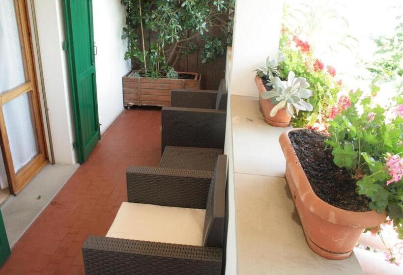 غرفة قياسية مزوَّدة بتراس, Agriturismo La Quiete