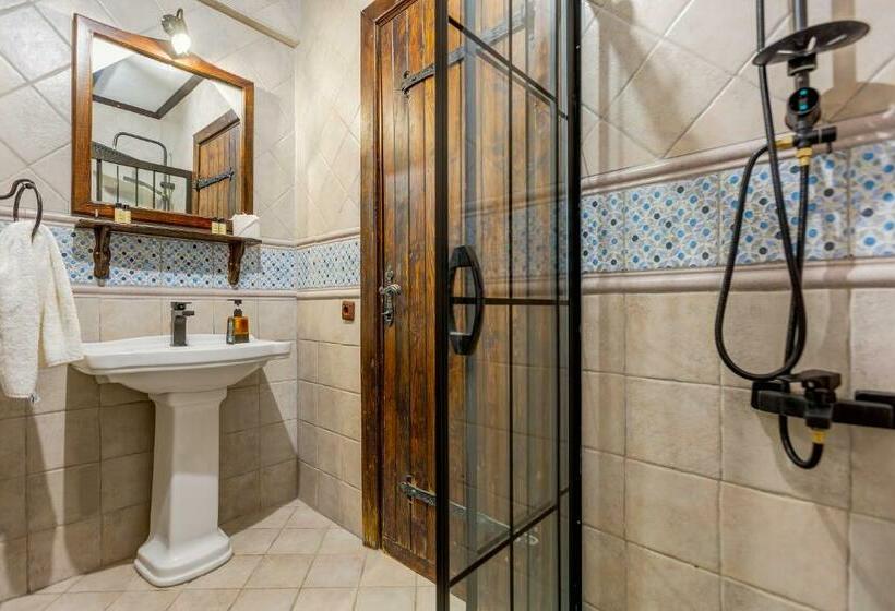 اتاق استاندارد سه نفره, Papazlıkhan