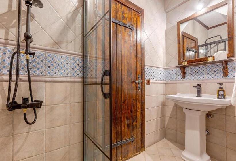 اتاق استاندارد چهار تخته, Papazlıkhan