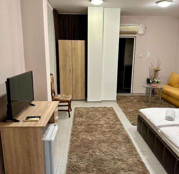 패밀리 룸, Chelsea House