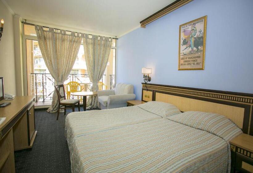可看到停车场的标准间, Atrium Beach Hotel   All Inclusive