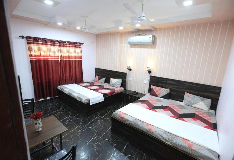 חדר משפחתי, Syal Inn