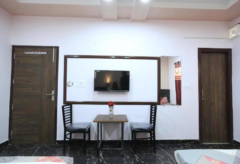 חדר משפחתי, Syal Inn