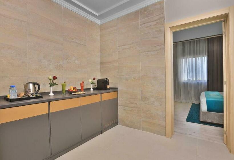 جناح جونيور سرير كينج, Paradise Elite Hotel Tahlia