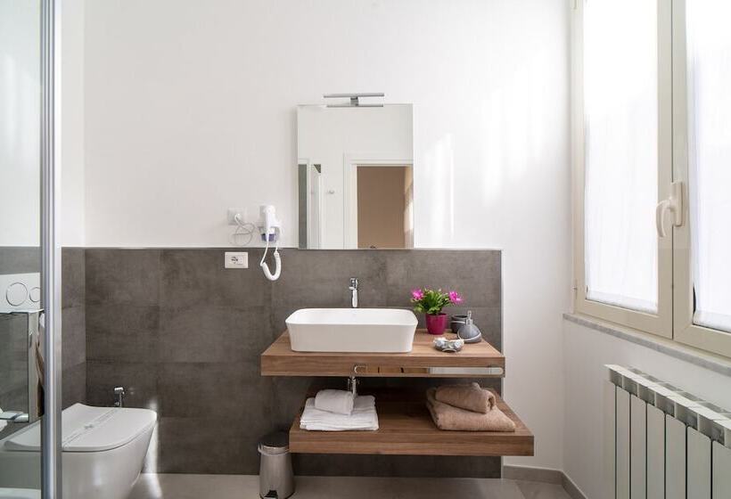 豪华三人间, L Isola Che C è