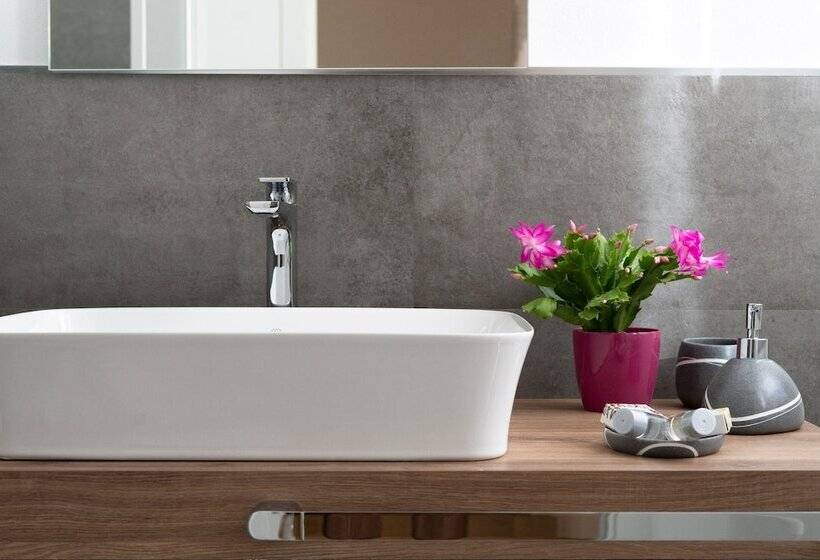 豪华三人间, L Isola Che C è