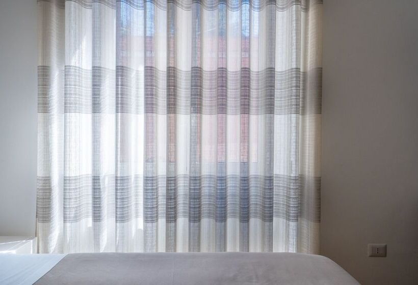 豪华三人间, L Isola Che C è