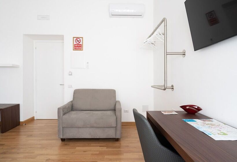 豪华三人间, L Isola Che C è