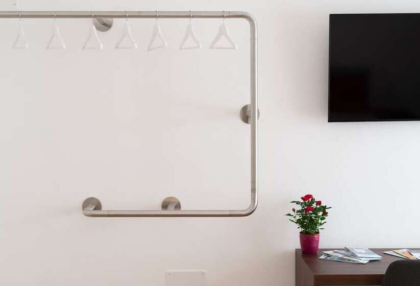 豪华三人间, L Isola Che C è