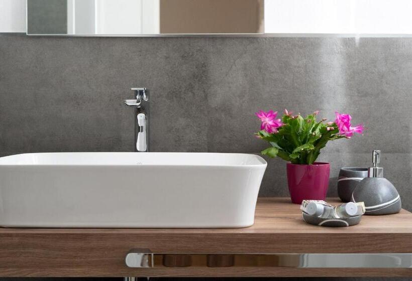 标准间, L Isola Che C è