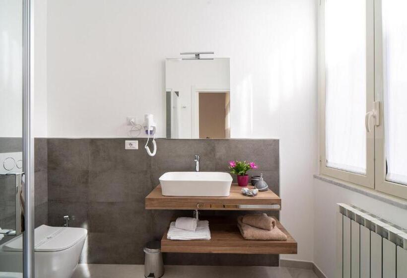 标准间, L Isola Che C è