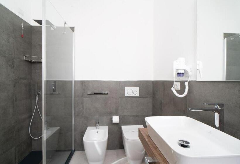 标准间, L Isola Che C è