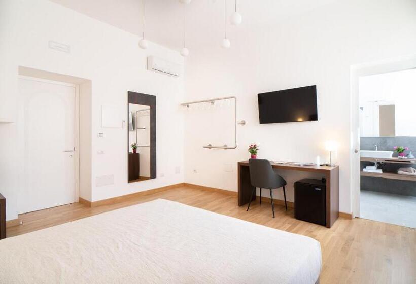 标准间, L Isola Che C è