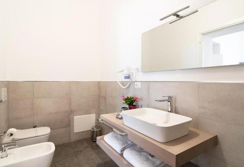 豪华三人间, L Isola Che C è