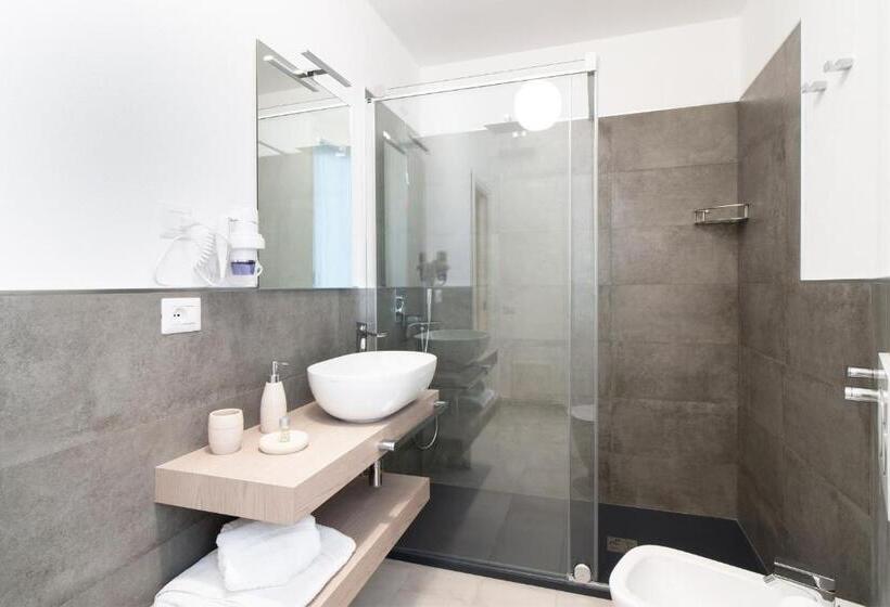 标准间, L Isola Che C è