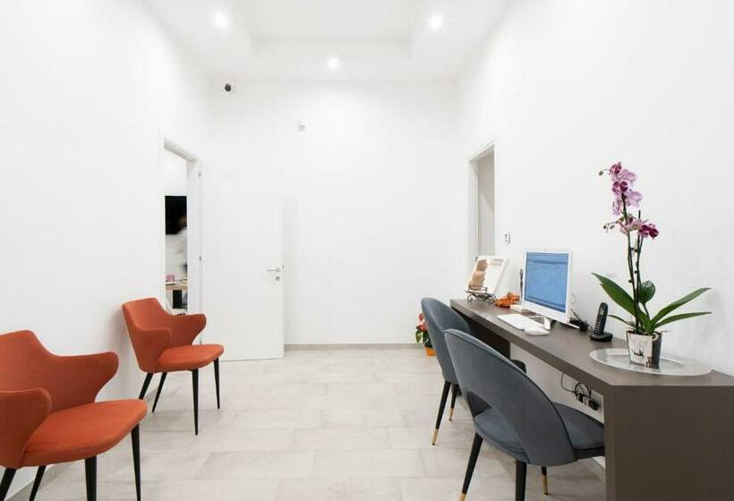 标准间, L Isola Che C è