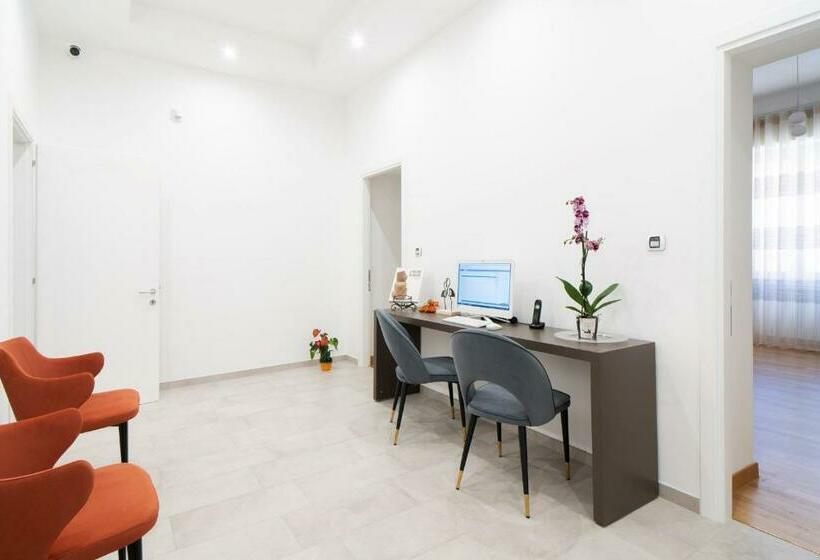 标准间, L Isola Che C è