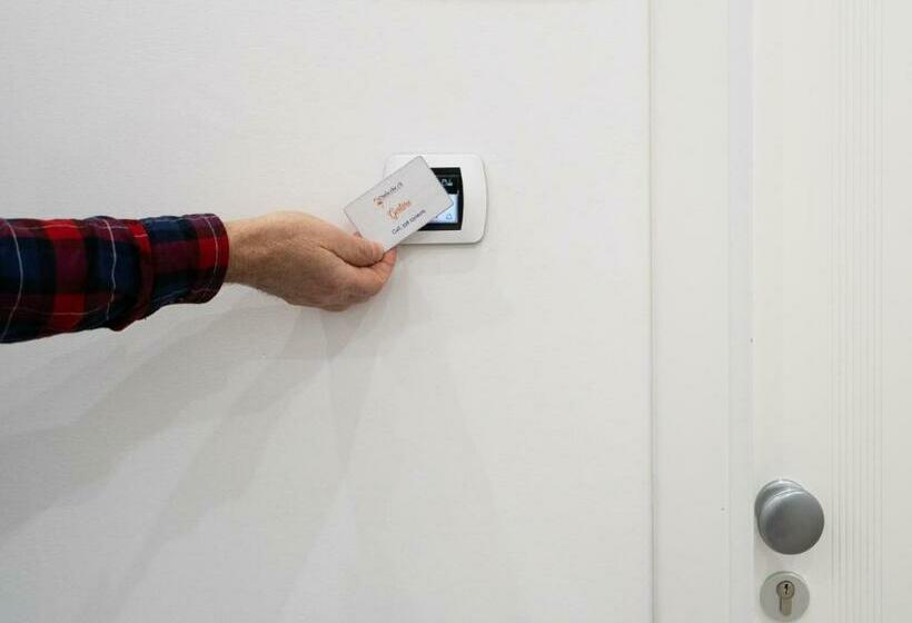 标准间, L Isola Che C è