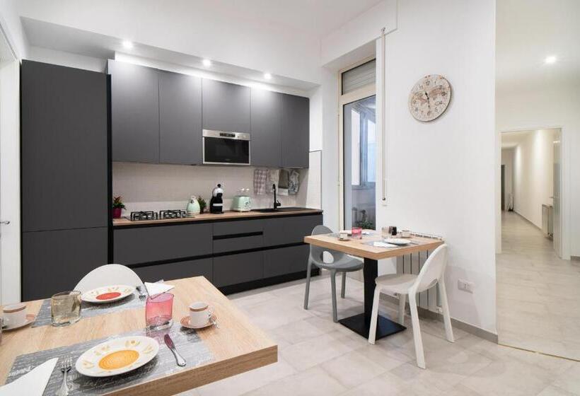 豪华三人间, L Isola Che C è