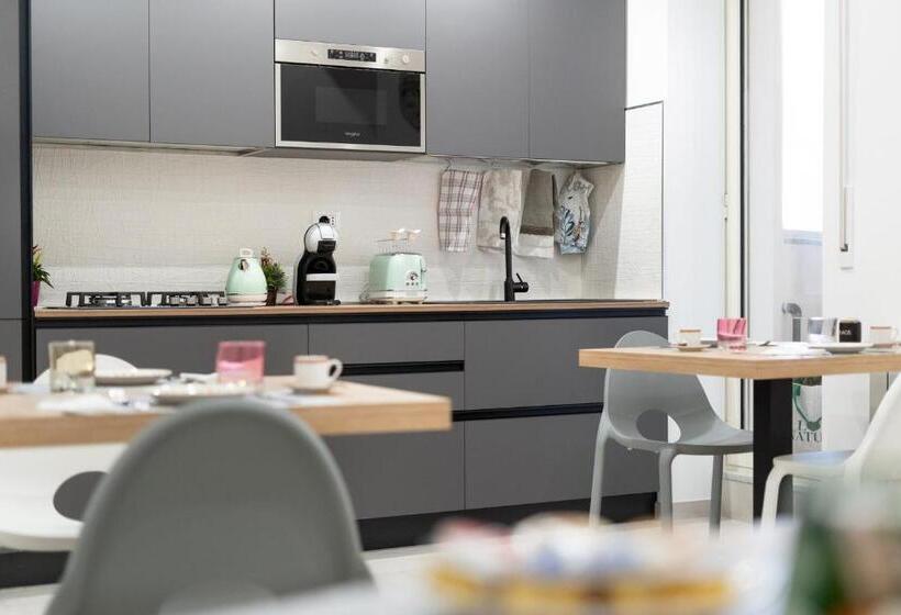 豪华三人间, L Isola Che C è