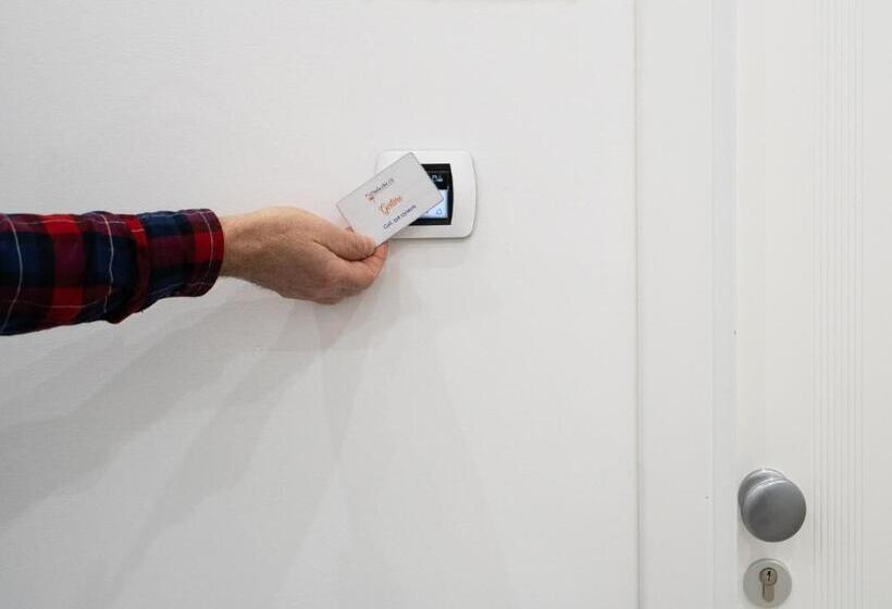 豪华三人间, L Isola Che C è