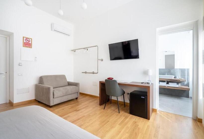 标准间, L Isola Che C è