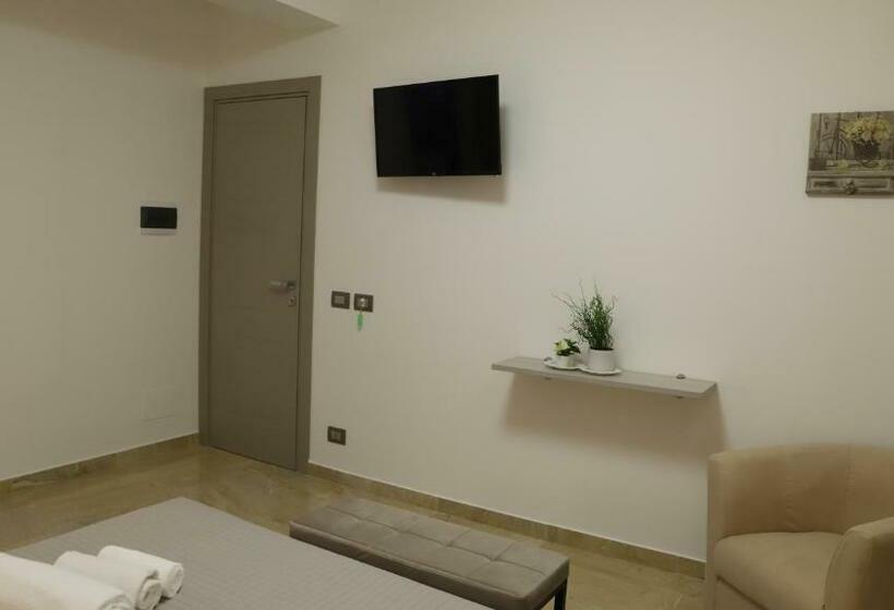 Quarto Estandar com Sacada, Avola My House B&b