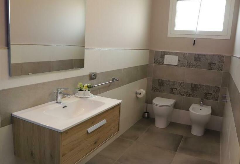 Quarto Triplo Estandar com Sacada, Avola My House B&b