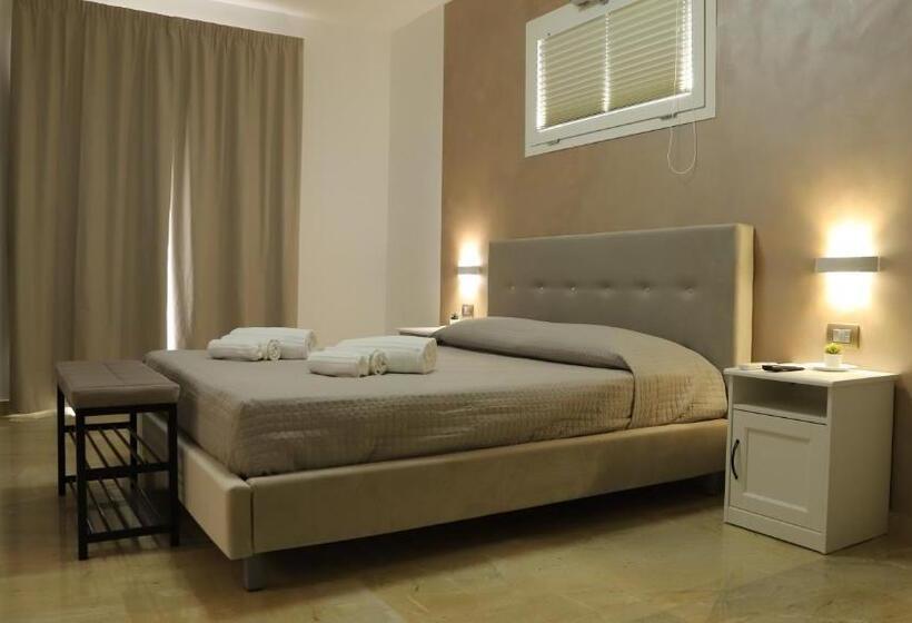 带阳台的三人标准间, Avola My House B&b