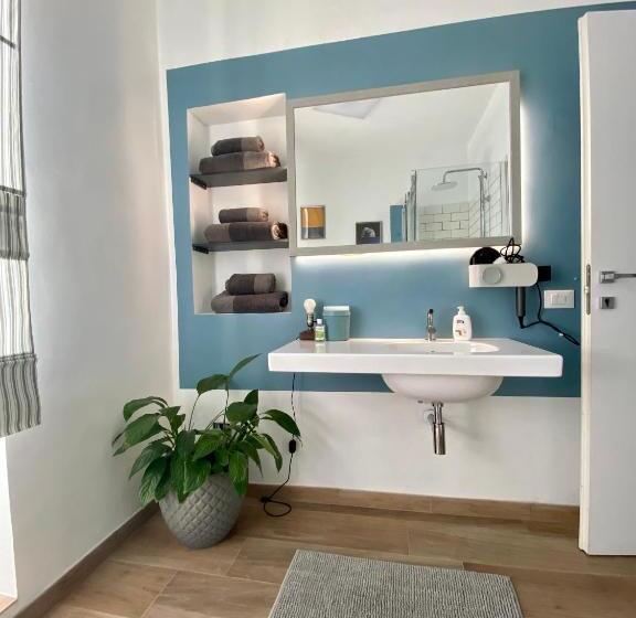 اتاق استاندارد سه نفره, B&b Monteverdi L'arancio