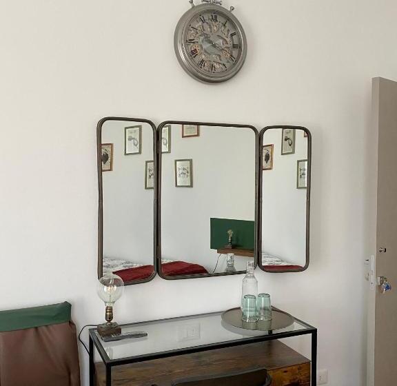 اتاق استاندارد سه نفره, B&b Monteverdi L'arancio
