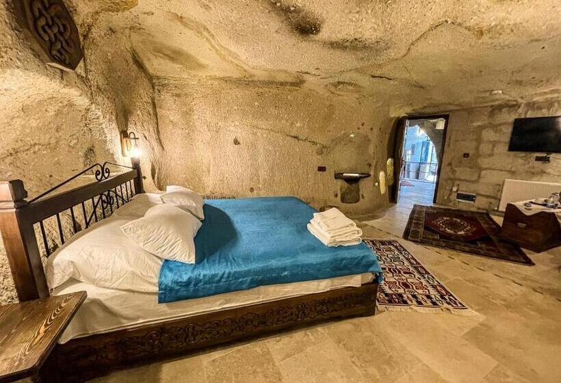 اتاق لوکس, Takunya Cave