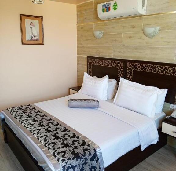 اتاق لوکس, Al Naher Al Khaled