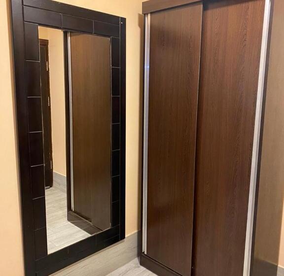 اتاق لوکس, Al Naher Al Khaled