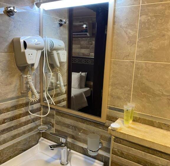 اتاق اکونومی, Al Naher Al Khaled