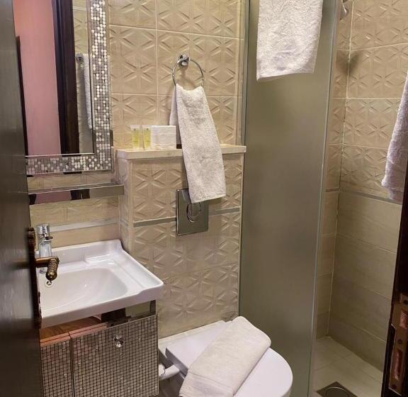 اتاق خانوادگی, Al Naher Al Khaled