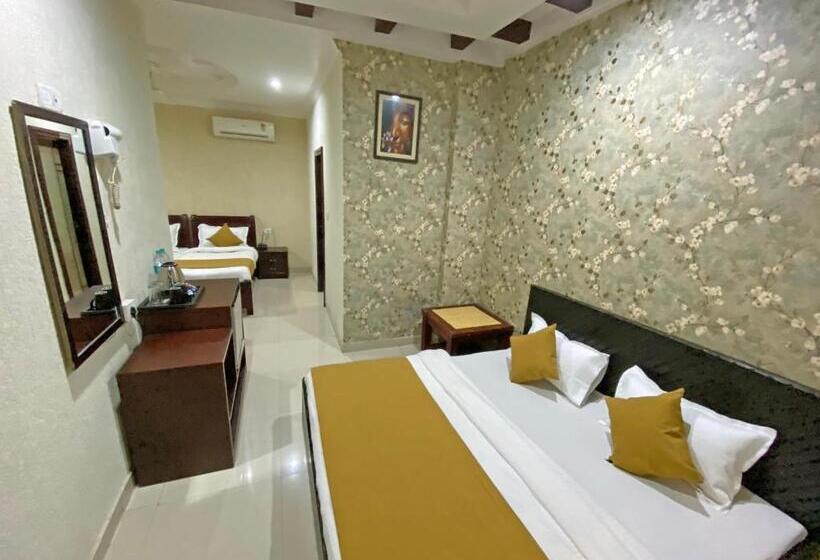 家庭套房, Nirvana Palace Rishikesh