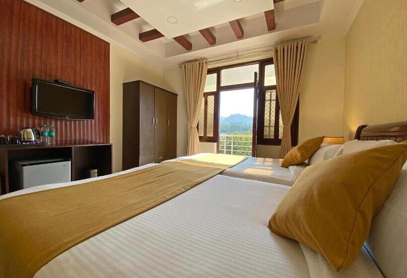 اتاق سوپریور با چشم‌انداز باغ, Nirvana Palace Rishikesh
