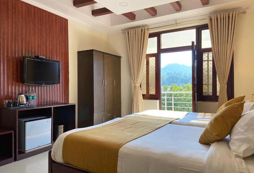 اتاق سوپریور با چشم‌انداز باغ, Nirvana Palace Rishikesh