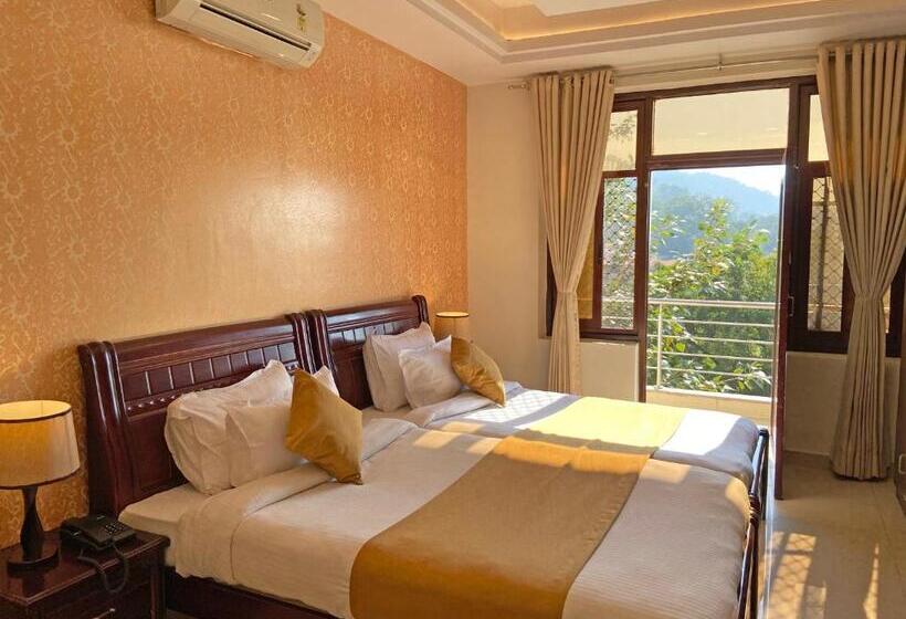 اتاق سوپریور با چشم‌انداز باغ, Nirvana Palace Rishikesh